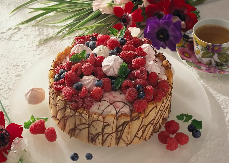 Himbeer-Baiser-Eistorte Rezept