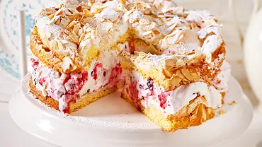 Himbeer-Baiser-Torte Rezept - Foto: LECKER @ Bauer Media Group Himbeer-Baiser-Torte Rezept - Foto: LECKER @ Bauer Media Group