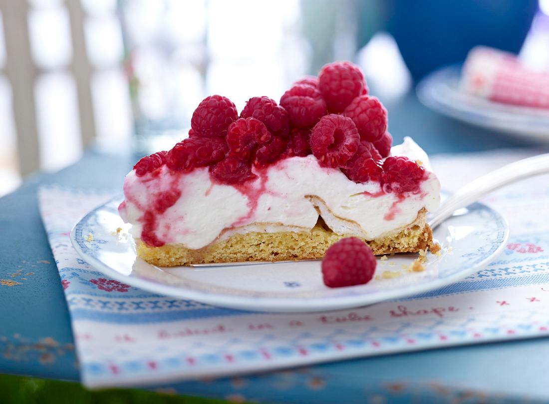 Himbeer-Baiser-Torte mit Sahnequark Rezept Himbeer-Baiser-Torte mit Sahnequark Rezept