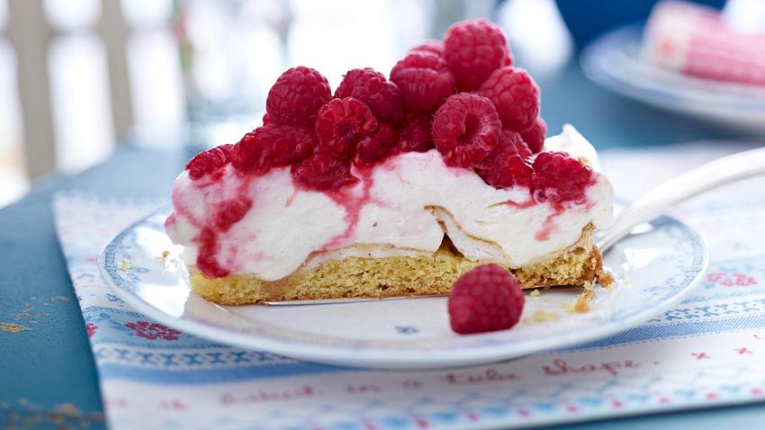 Himbeer-Baiser-Torte mit Sahnequark Rezept - Foto: House of Food / Bauer Food Experts KG