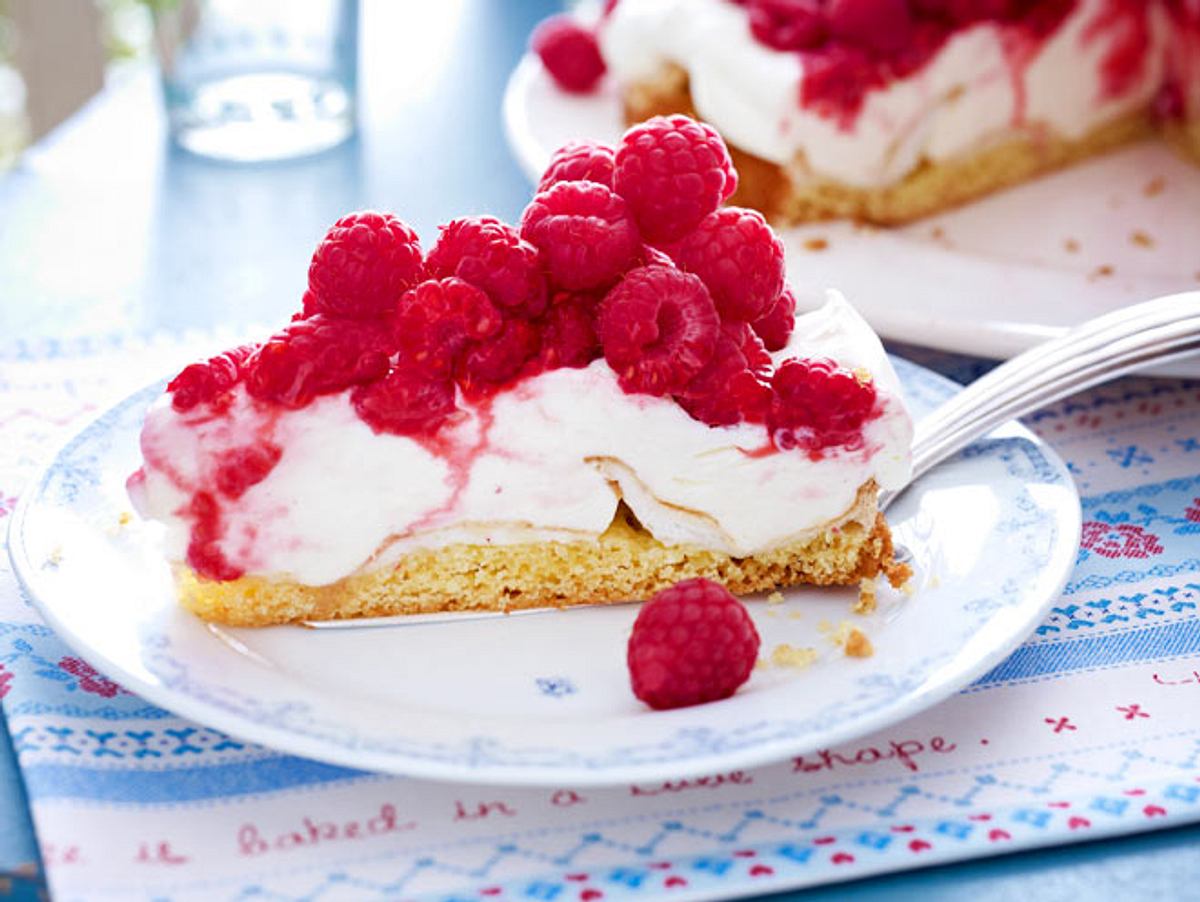 Himbeer-Baiser-Torte mit Sahnequark