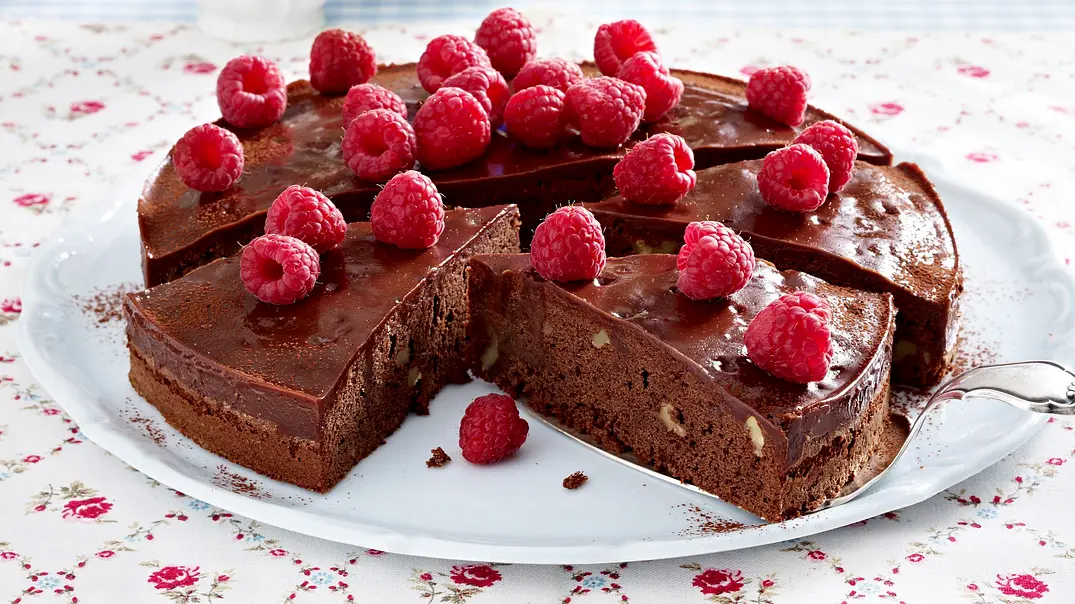 Himbeer-Brownies-Tarte Rezept - Foto: LECKER @ Bauer Media Group Himbeer-Brownies-Tarte Rezept - Foto: LECKER @ Bauer Media Group