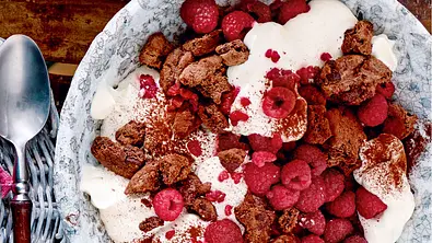 Himbeer-Cookie-Trifle Rezept - Foto: LECKER @ Bauer Media Group