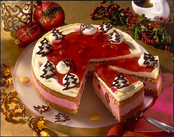 Himbeer-Eierlikör-Torte mit Lebkuchenbiskuit Rezept Himbeer-Eierlikör-Torte mit Lebkuchenbiskuit Rezept