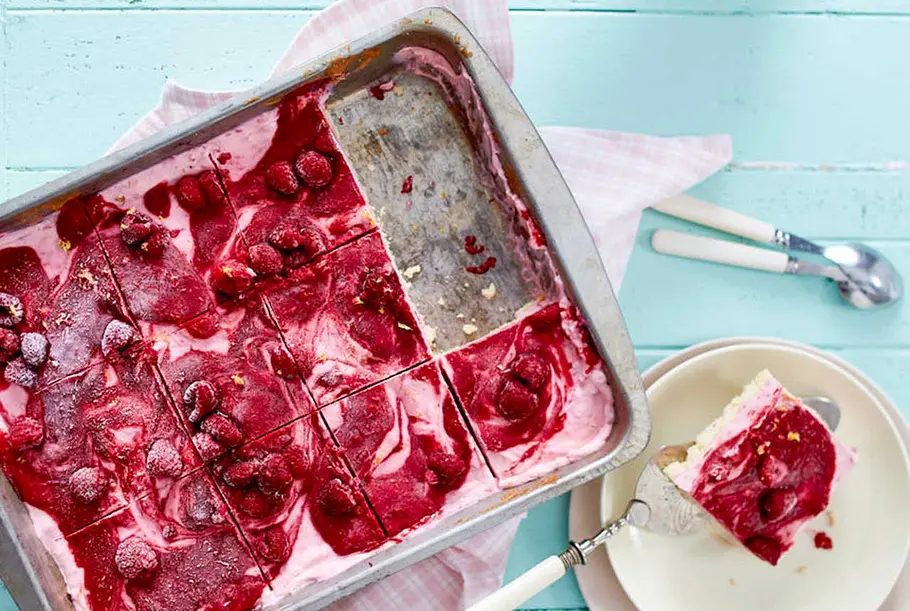 Himbeer-Eiskuchen vom Blech Rezept