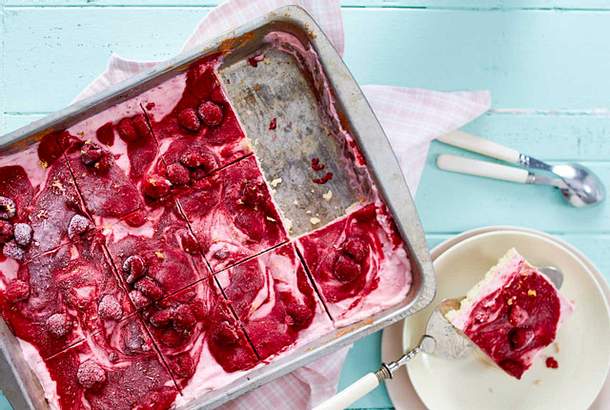 Himbeer-Eiskuchen vom Blech Rezept