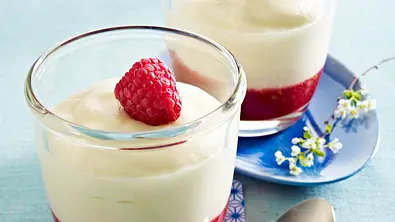 Himbeer-Gelee mit Zitronen-Mascarponen-Mousse Rezept - Foto: LECKER @ Bauer Media Group