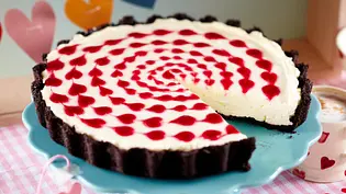 Himbeer-Herzchen-Tarte mit Mascarponecreme und Schokoboden Rezept - Foto: LECKER @ Bauer Media Group Himbeer-Herzchen-Tarte mit Mascarponecreme und Schokoboden Rezept - Foto: LECKER @ Bauer Media Group