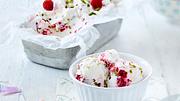 Himbeer-Joghurt-Eis mit Pistazien Rezept - Foto: House of Food / Bauer Food Experts KG