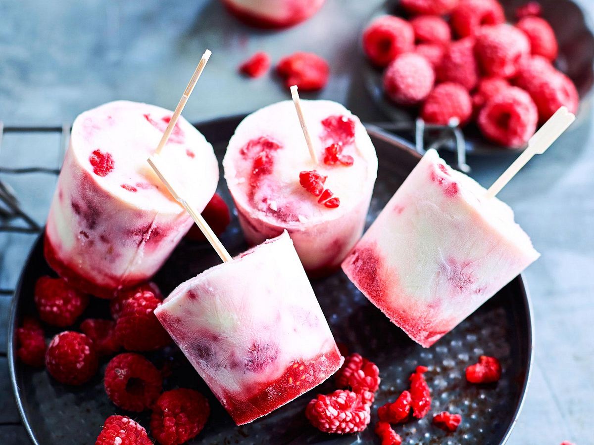 Leichte Desserts: Himbeer-Joghurt-Pops