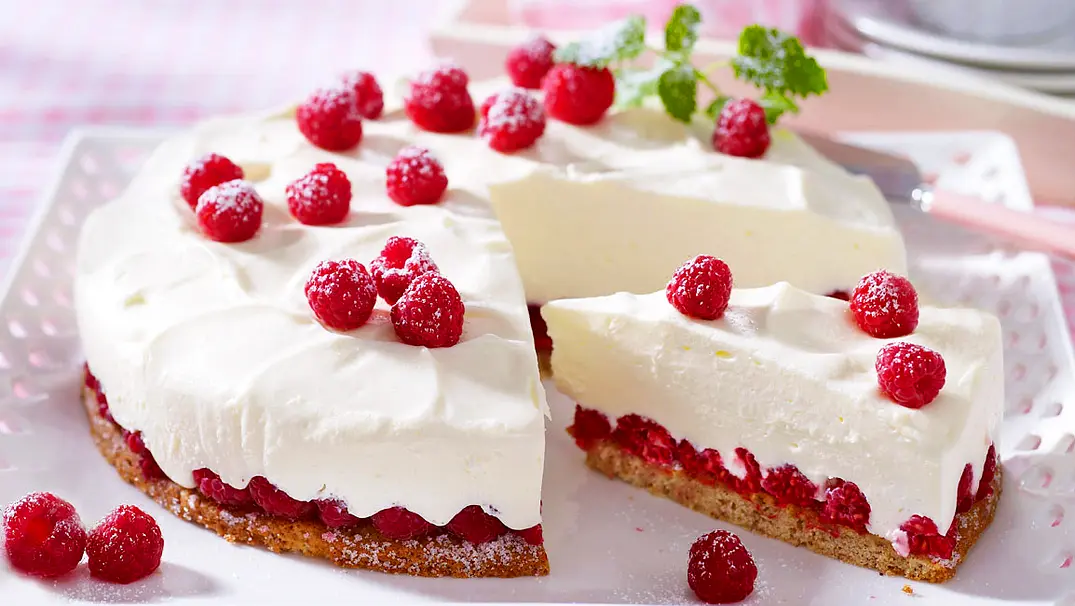 Himbeer-Joghurt-Torte Rezept - Foto: LECKER @ Bauer Media Group