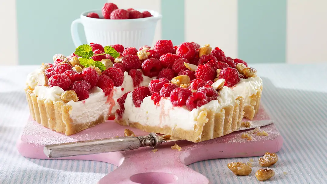 Himbeer-Krokant-Tarte Rezept - Foto: LECKER @ Bauer Media Group Himbeer-Krokant-Tarte Rezept - Foto: LECKER @ Bauer Media Group