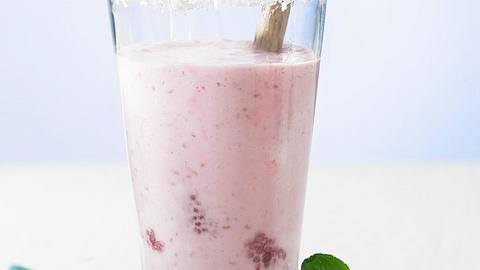 Himbeer-Milch-Drink mit Kokos Rezept - Foto: House of Food / Bauer Food Experts KG