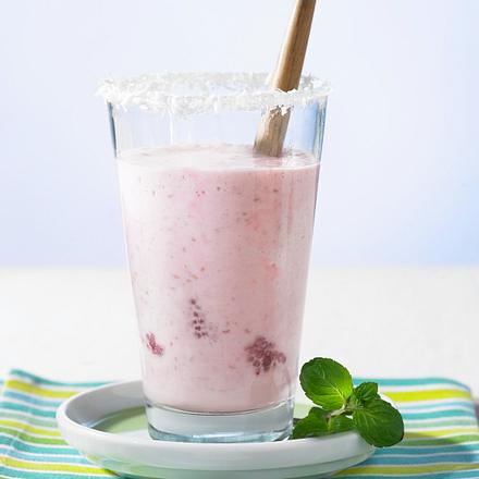 Himbeer-Milch-Drink mit Kokos Rezept Himbeer-Milch-Drink mit Kokos Rezept