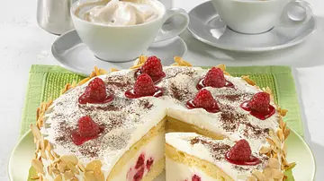 Himbeer-Panna-cotta-Torte Rezept - Foto: LECKER @ Bauer Media Group Himbeer-Panna-cotta-Torte Rezept - Foto: LECKER @ Bauer Media Group