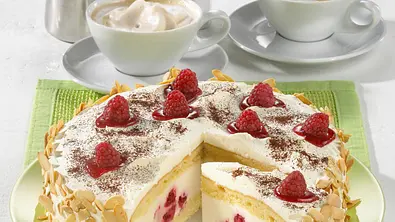 Himbeer-Panna-cotta-Torte Rezept - Foto: LECKER @ Bauer Media Group
