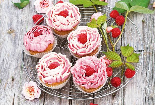Himbeer-Röschen-Cupcakes Rezept Himbeer-Röschen-Cupcakes Rezept
