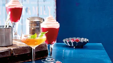 Himbeer-Rotwein-Slushy Rezept - Foto: LECKER @ Bauer Media Group