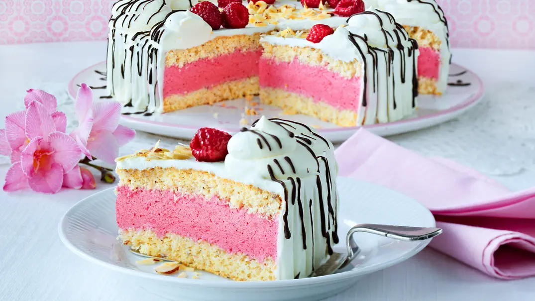 Himbeer-Sahne-Torte Rezept - Foto: LECKER @ Bauer Media Group Himbeer-Sahne-Torte Rezept - Foto: LECKER @ Bauer Media Group
