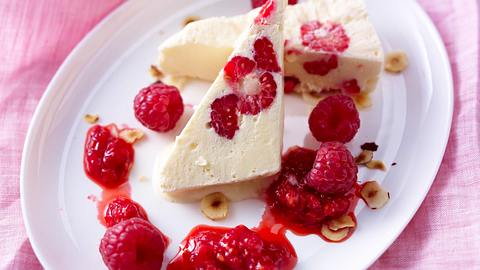Himbeer-Sauerrahm-Parfait Rezept - Foto: House of Food / Bauer Food Experts KG