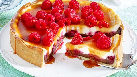 Himbeer-Schoko-Karamell-Käsekuchen Rezept - Foto: House of Food / Bauer Food Experts KG