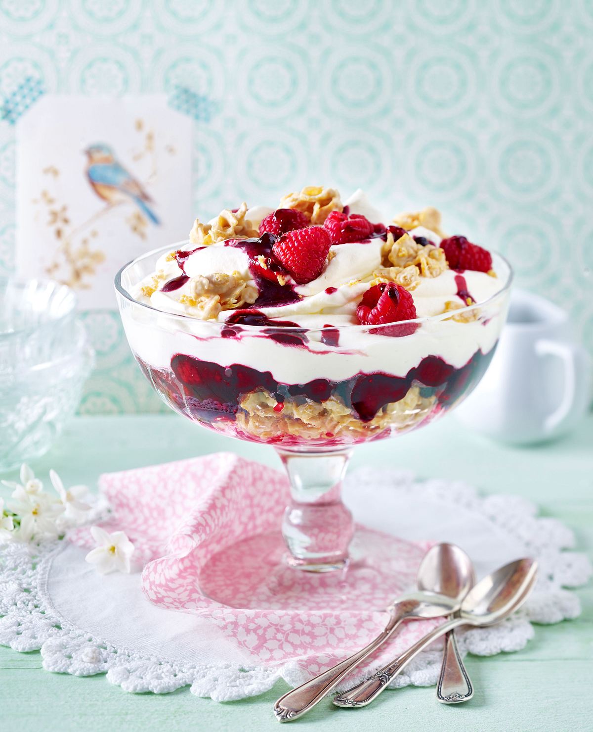 Himbeer-Trifle mit weißen Schoko-Crossies Rezept