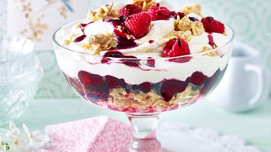 Himbeer-Trifle mit weißen Schoko-Crossies Rezept - Foto: House of Food / Bauer Food Experts KG