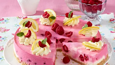 Himbeer-Zitronen-Kuchen mit Keksboden Rezept - Foto: Stellmach, Peter Himbeer-Zitronen-Kuchen mit Keksboden Rezept - Foto: Stellmach, Peter
