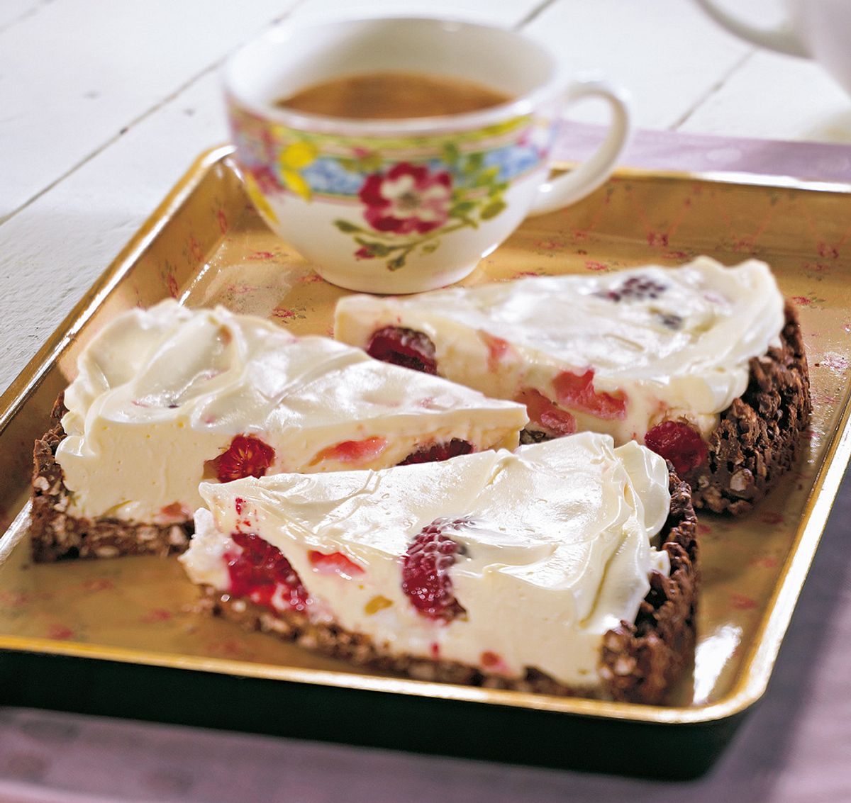 Himbeercremetorte auf Puffreis-Schoko-Boden Rezept