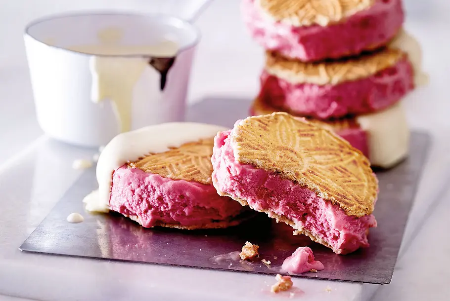 Himbeereis-Sandwich mit Knusperwaffeln Rezept Himbeereis-Sandwich mit Knusperwaffeln Rezept