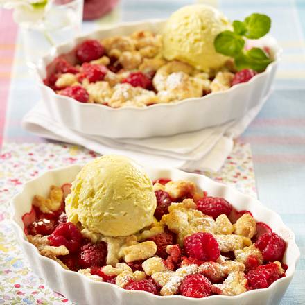 Himbeeren mit Butterstreuseln und Eis Rezept Himbeeren mit Butterstreuseln und Eis Rezept