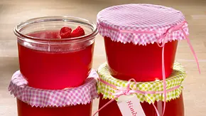 Himbeergelee - Foto: LECKER @ Bauer Media Group Himbeergelee - Foto: LECKER @ Bauer Media Group