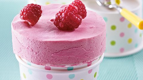 Himbeersahneeis im Becher Rezept - Foto: House of Food / Bauer Food Experts KG