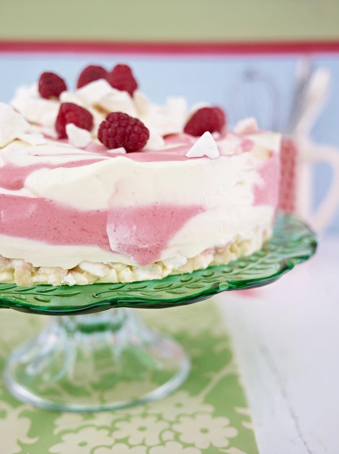 Himbeertorte Mit Baiser Rezept | LECKER