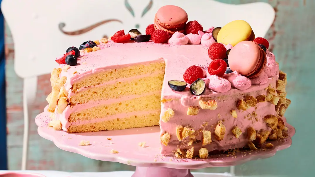 Himbeertorte mit Macarons Rezept - Foto: LECKER @ Bauer Media Group Himbeertorte mit Macarons Rezept - Foto: LECKER @ Bauer Media Group