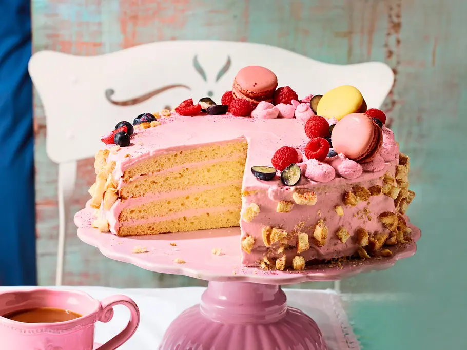 Himbeertorte mit Macarons Rezept Himbeertorte mit Macarons Rezept