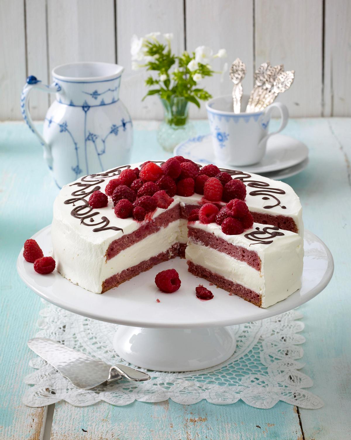 Himbeertorte mit Sahne und Schokolade Rezept