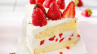 Himmlische Erdbeer-Joghurt-Torte Rezept - Foto: LECKER @ Bauer Media Group Himmlische Erdbeer-Joghurt-Torte Rezept - Foto: LECKER @ Bauer Media Group