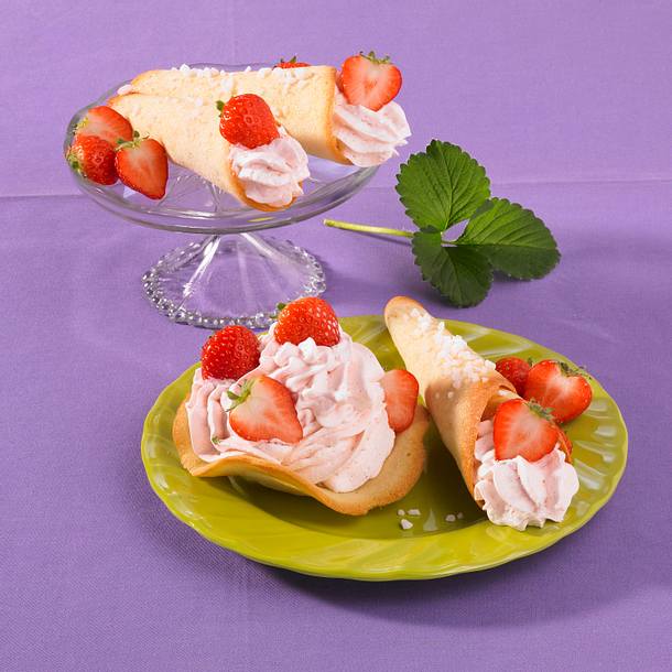 Hippenröllchen mit Erdbeeren Rezept Hippenröllchen mit Erdbeeren Rezept