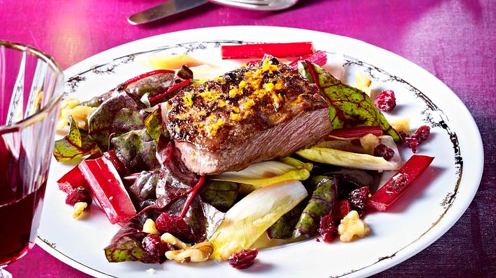 Hirsch-Steaks mit Orange und Walnuss Rezept - Foto: House of Food / Bauer Food Experts KG