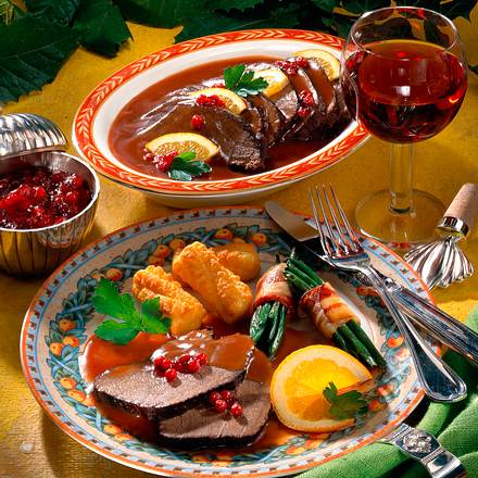 Hirschbraten mit Cassis-Soße Rezept Hirschbraten mit Cassis-Soße Rezept