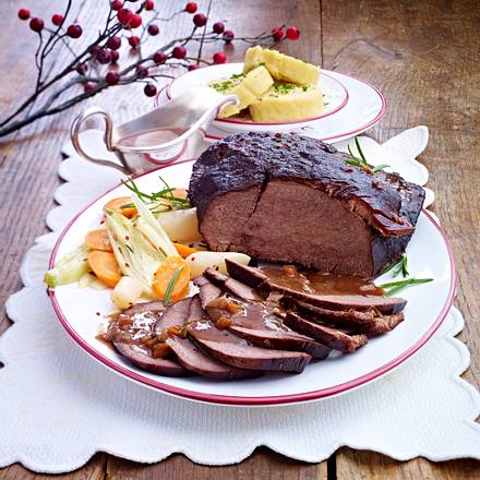Hirschbraten mit Kartoffelroulade Rezept Hirschbraten mit Kartoffelroulade Rezept