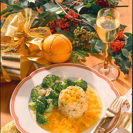 Hirse-Reisflan mit Orangen-Möhrensoße und Broccoli Rezept Hirse-Reisflan mit Orangen-Möhrensoße und Broccoli Rezept