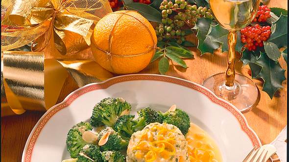 Hirse-Reisflan mit Orangen-Möhrensoße und Broccoli Rezept - Foto: Horn