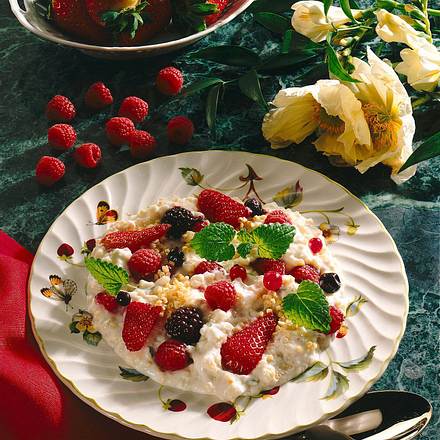 Hirsejoghurt mit Beeren Rezept Hirsejoghurt mit Beeren Rezept