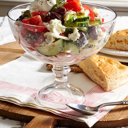 Hirtensalat mit Tsatsikisoße Rezept
