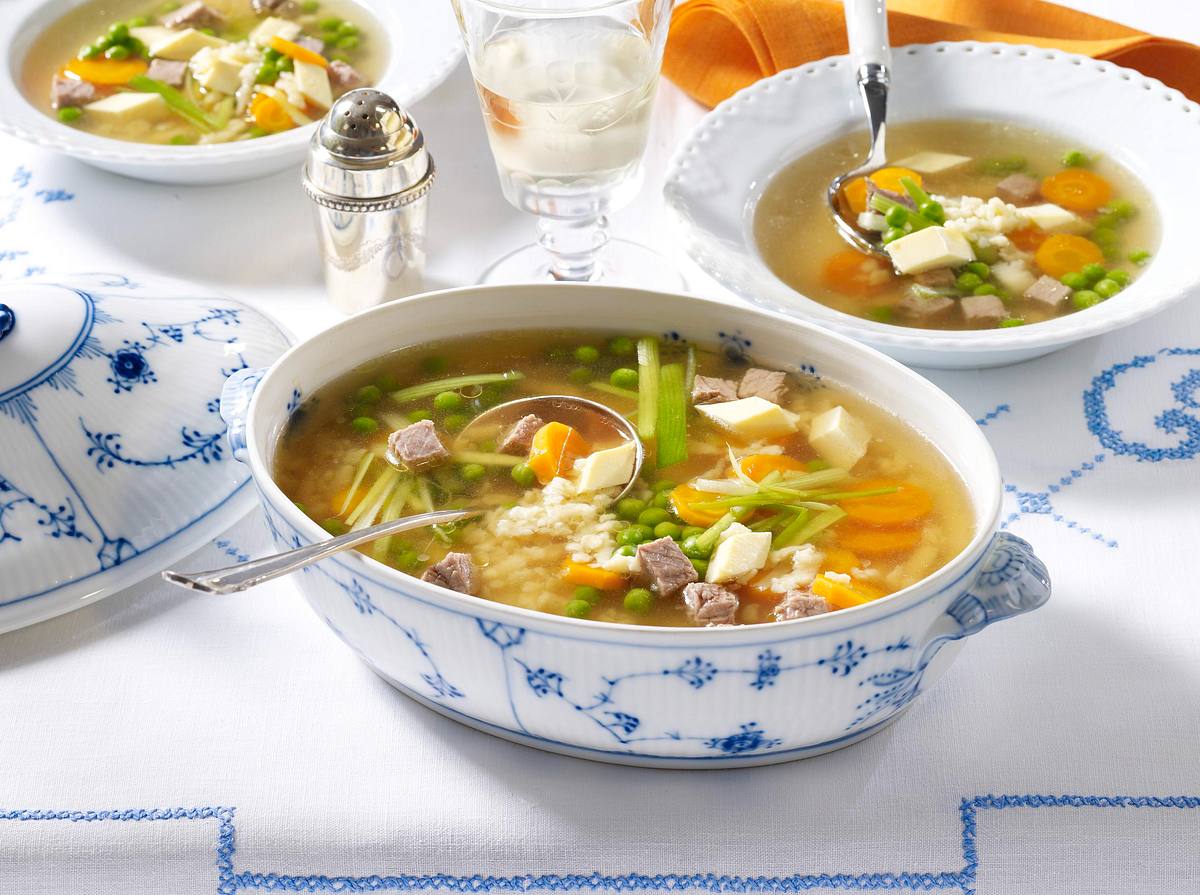 Hochzeitssuppe mit Eierstich und Riebele Rezept