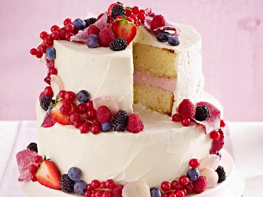 Hochzeitstorte Rezept Hochzeitstorte mit Beeren-Topping Rezept