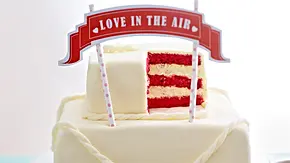 Hochzeitstorte mit Marshmallow-Fondant Rezept - Foto: LECKER @ Bauer Media Group Hochzeitstorte mit Marshmallow-Fondant Rezept - Foto: LECKER @ Bauer Media Group