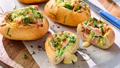 Top 5 Partybrötchen: Hollandaise-Brötchen aus dem Ofen - Foto: LECKER @ Bauer Media Group